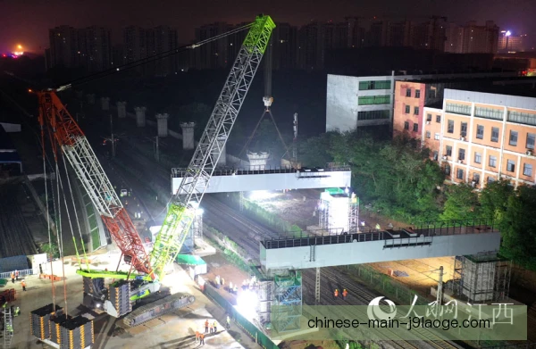 成都蓉城单掌托出横梁，门将神扑保住胜局